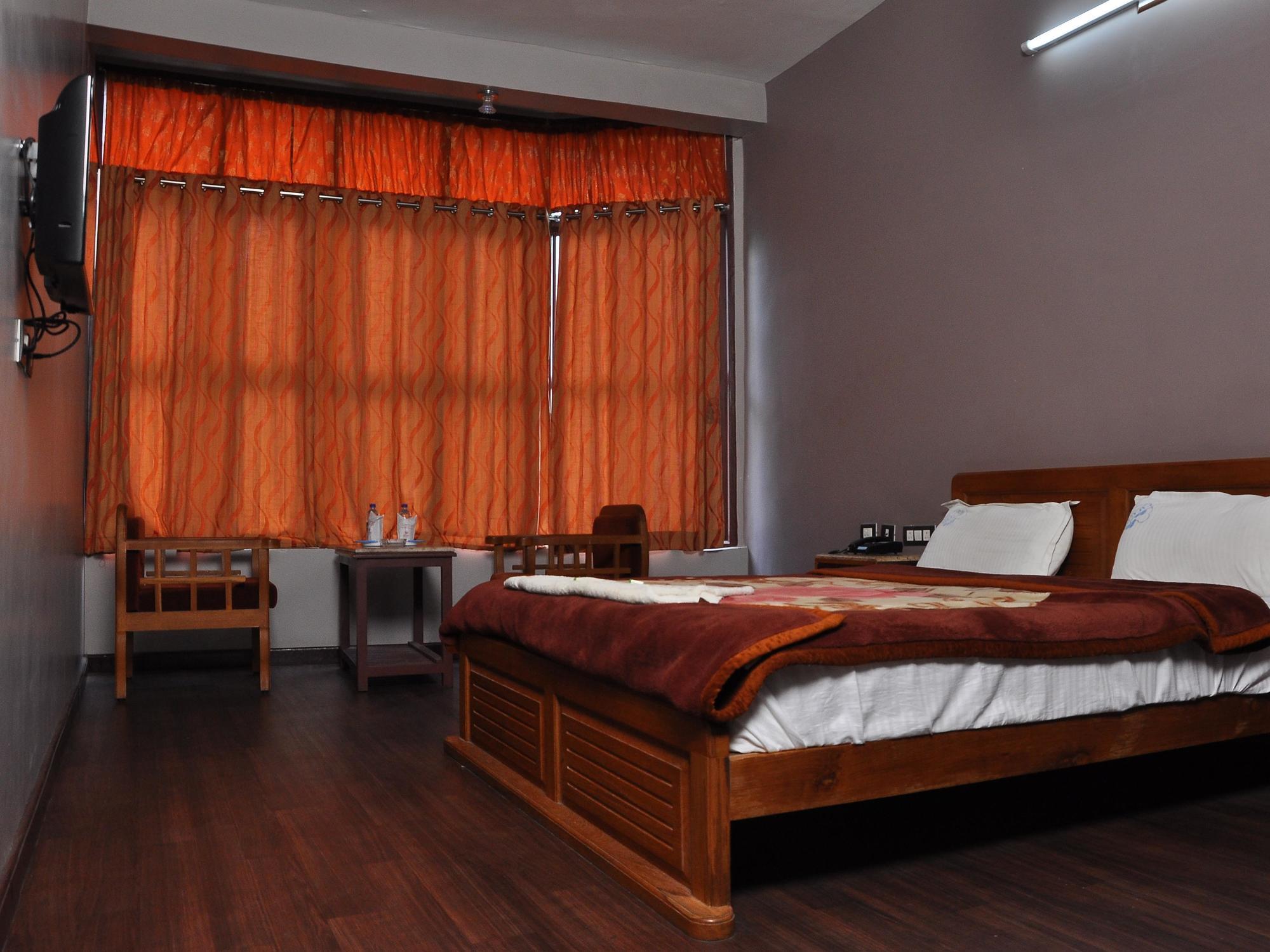 Grand Paradise Inn Kodaikanal Exteriör bild